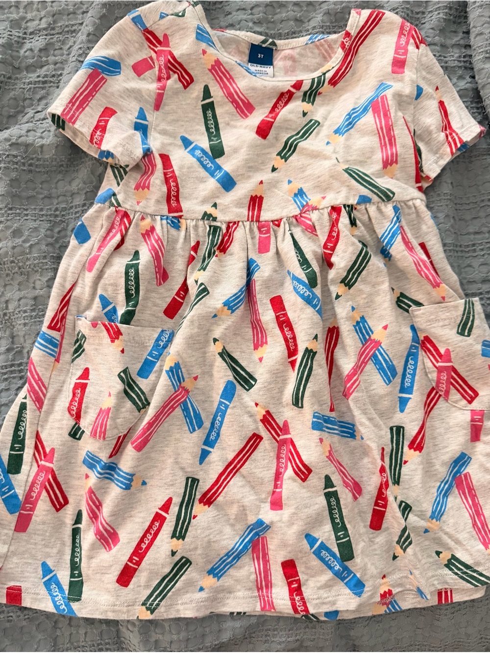 Old Navy Cream Tee with Multicolor Crayon Print